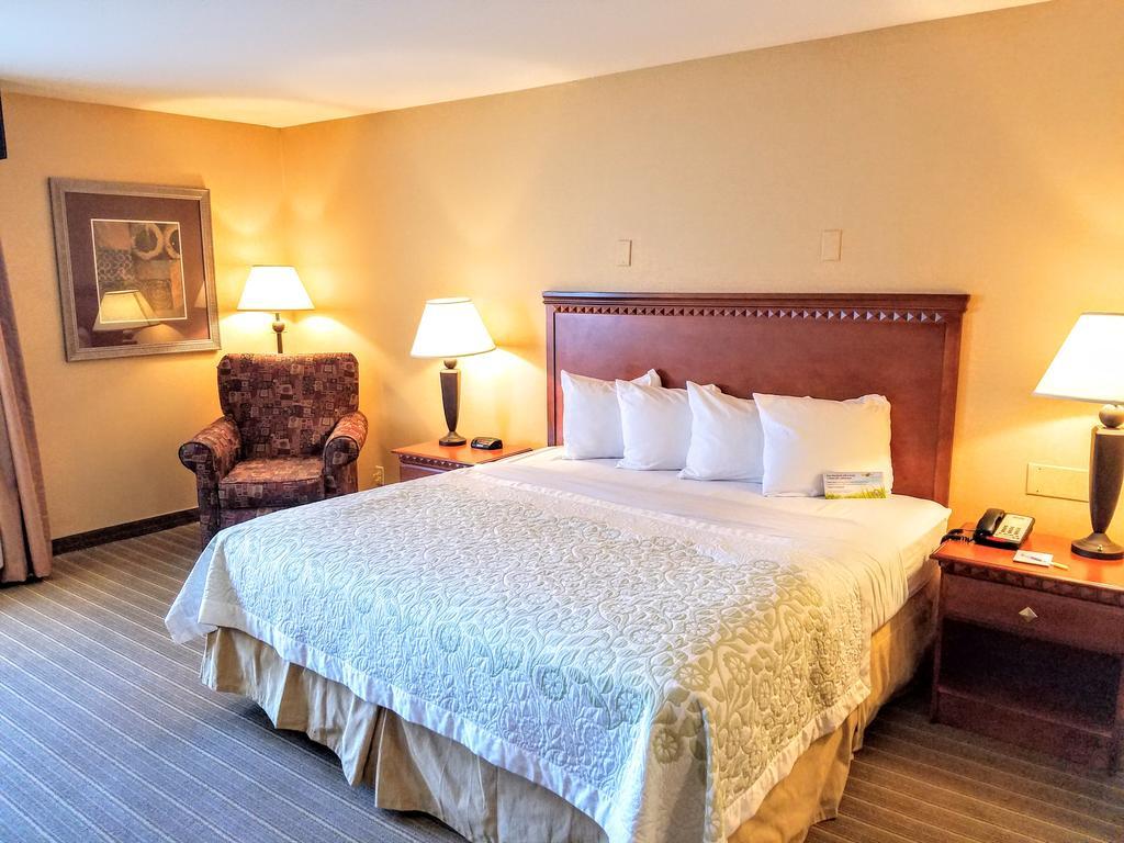 Days Inn By Wyndham Windsor Locks / Bradley Intl Airport Exterior foto