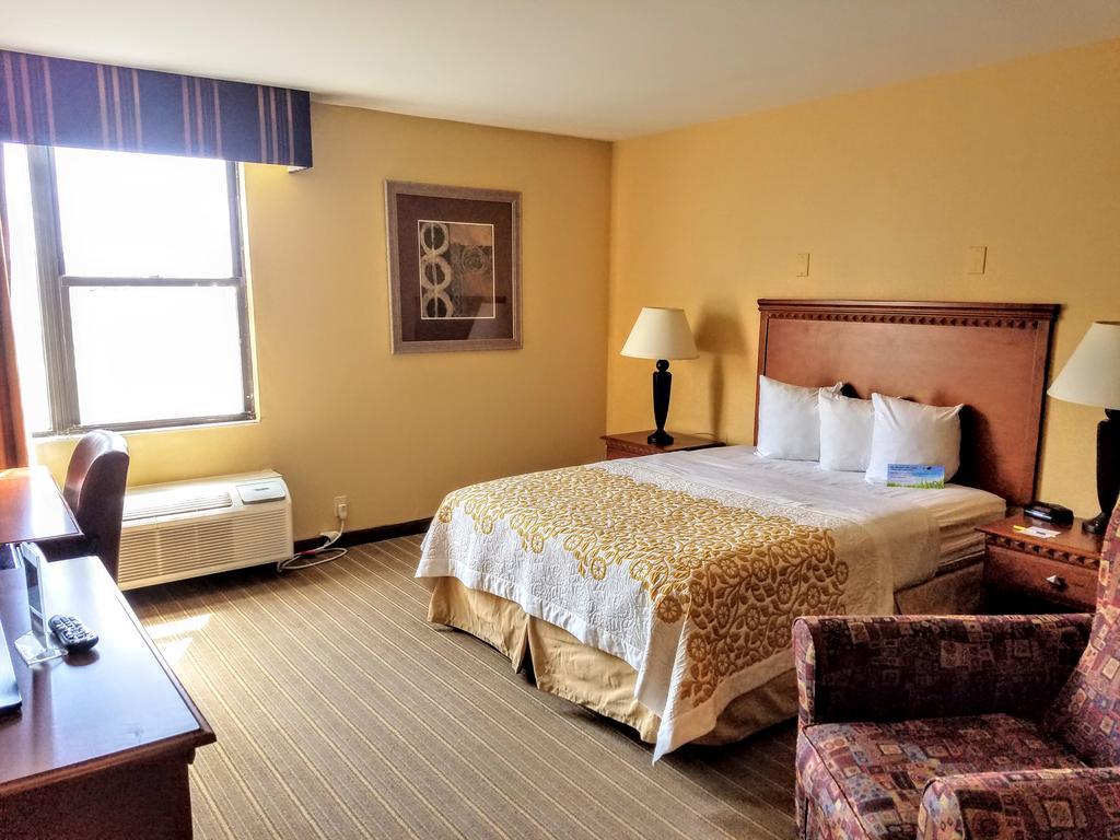 Days Inn By Wyndham Windsor Locks / Bradley Intl Airport Exterior foto