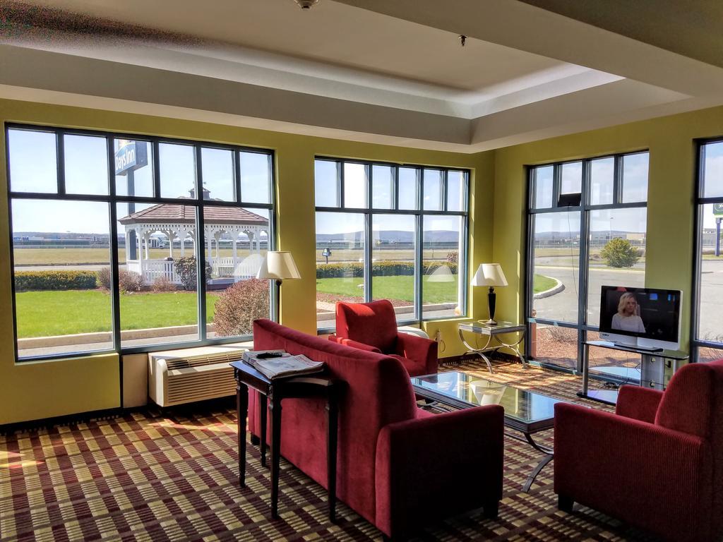 Days Inn By Wyndham Windsor Locks / Bradley Intl Airport Exterior foto