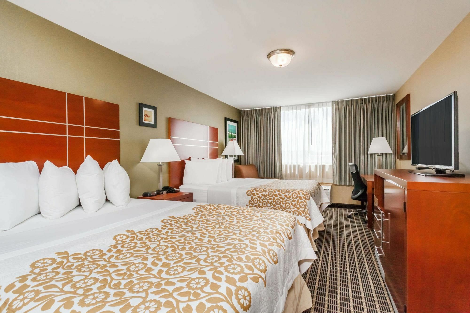 Days Inn By Wyndham Windsor Locks / Bradley Intl Airport Exterior foto