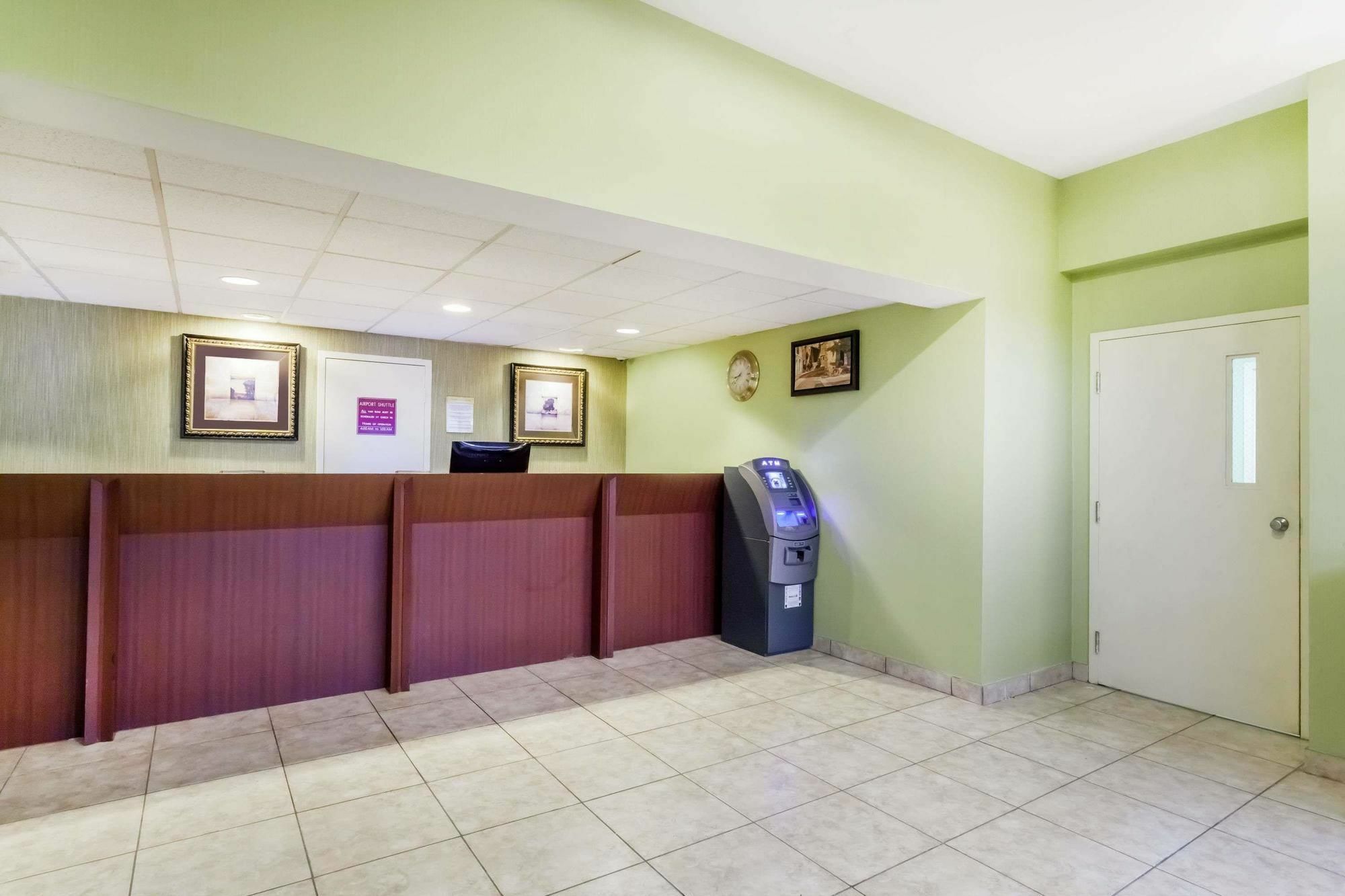 Days Inn By Wyndham Windsor Locks / Bradley Intl Airport Exterior foto