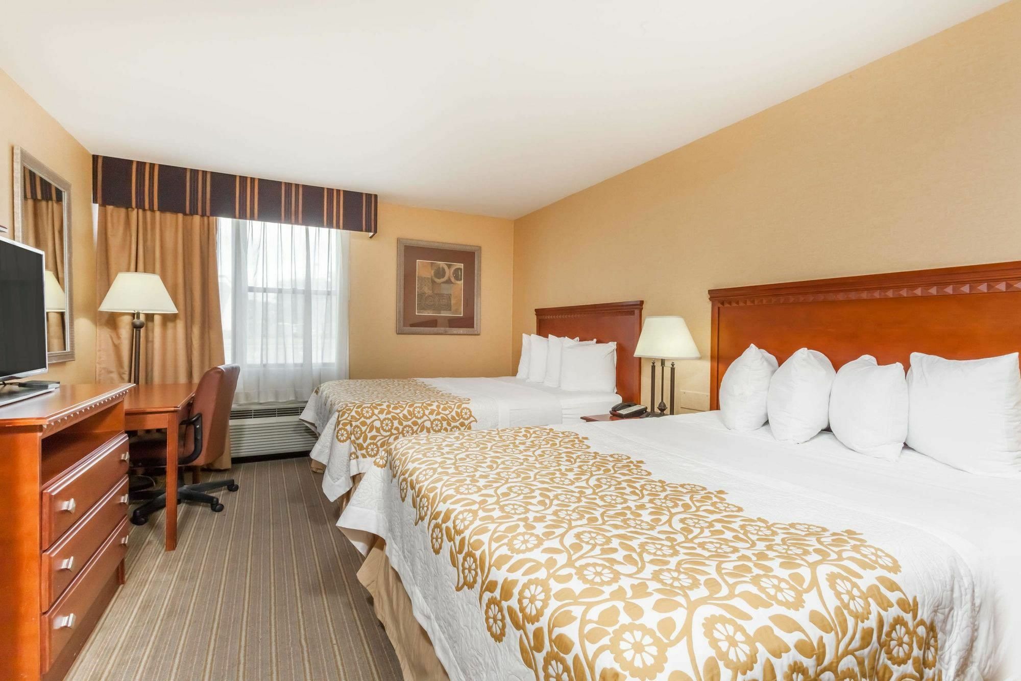Days Inn By Wyndham Windsor Locks / Bradley Intl Airport Exterior foto