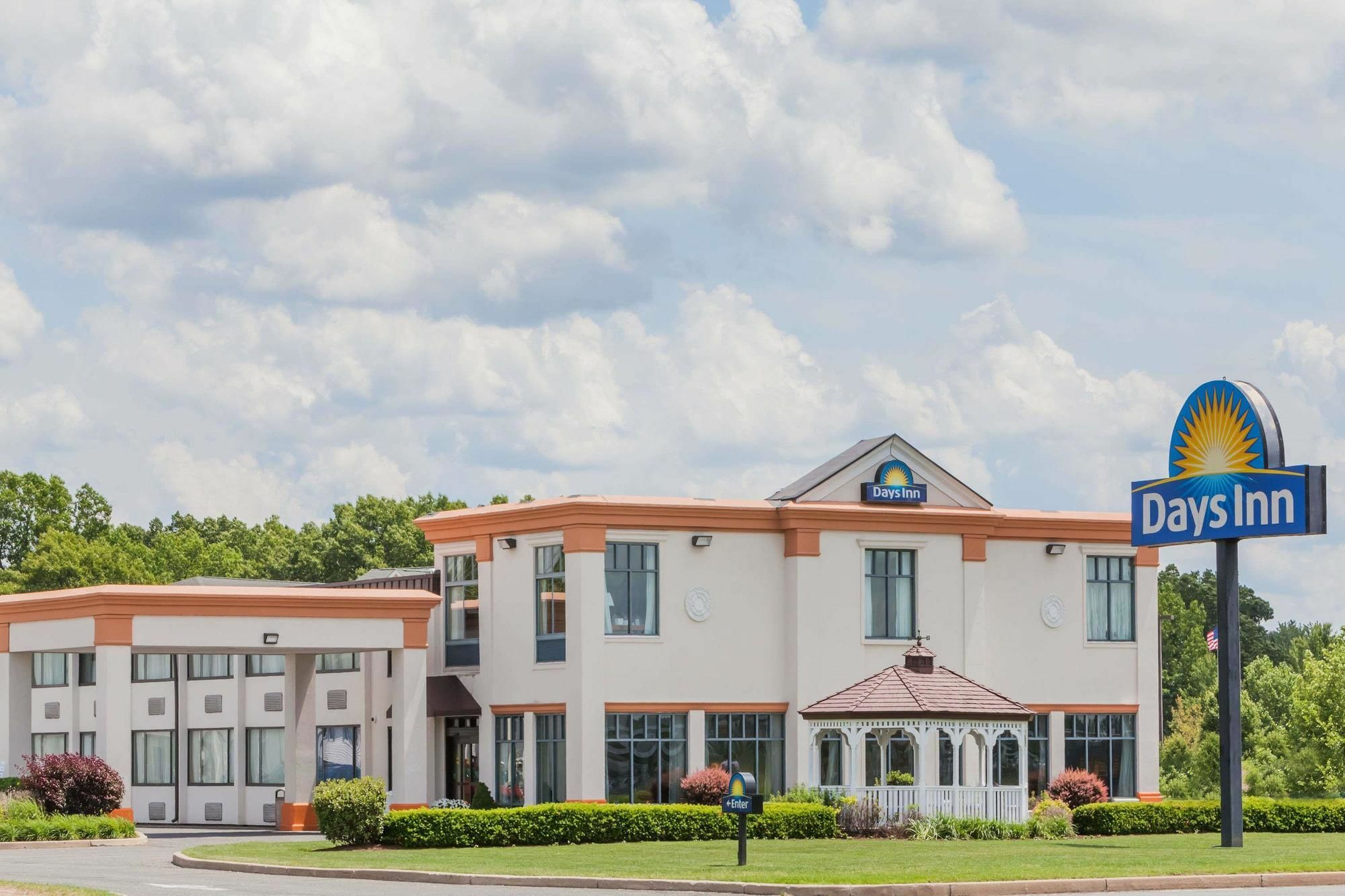 Days Inn By Wyndham Windsor Locks / Bradley Intl Airport Exterior foto
